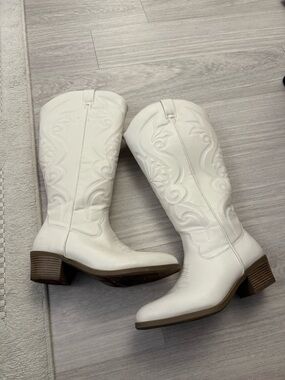 Torrid White Women's Western Knee-High Boots